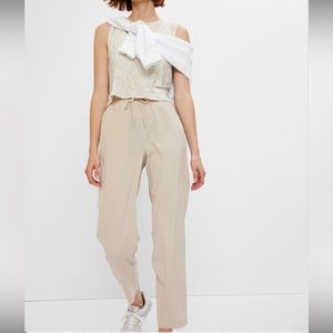 NWT GapFit Runaround Pant